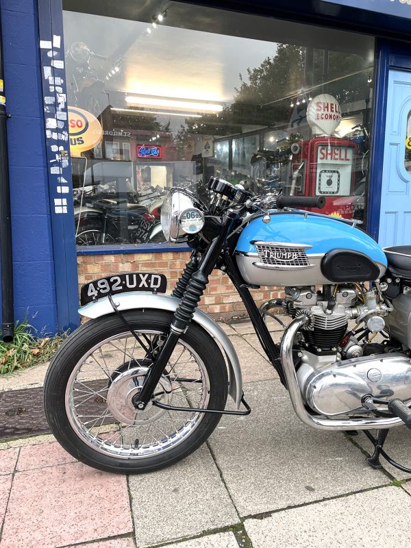 1961 Triumph Pre Unit T120R Bonneville - Image 12