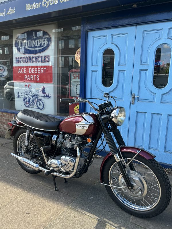 1970 TRIUMPH T120R BONNEVILLE - Image 3