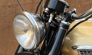 Triumph - Bates Style 5 3/4" Headlight and Bracket